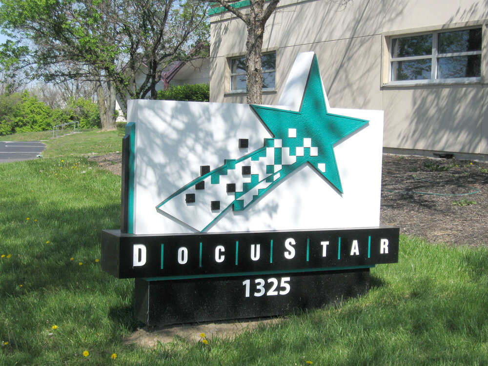 Docustar-commercial-monumentW